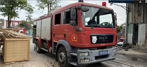 KHỐNG CHẾ KỊP THỜI VỤ CHÁY NHÀ XƯỞNG PALLET GỖ TRÊN ĐƯỜNG PHẠM VĂN ĐỒNG, PHƯỜNG HƯNG ĐẠO
