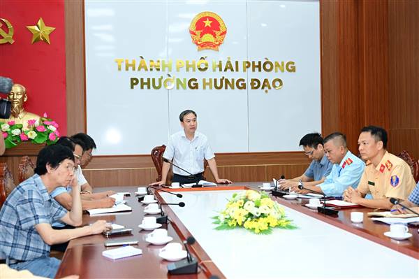Quyết liệt phối hợp xử lý tình trạng xe có trọng tải trên 10 tấn lưu thông trên tuyến đê biển ở địa bàn phường Hưng Đạo