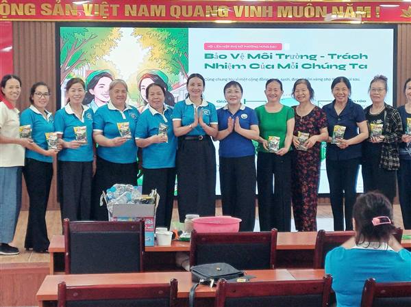 Hội LHPN phường Hưng Đạo: đẩy mạnh công tác tuyên truyền về phân loại rác thải tại hộ gia đình, chống rác thải nhựa, góp phần bảo vệ môi trường