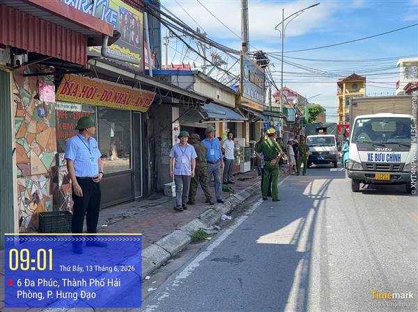 QUYẾT LIỆT RA QUÂN LẬP LẠI TRẬT TỰ ĐƯỜNG HÈ TẠI TUYẾN ĐƯỜNG MẠC ĐĂNG DOANH VÀ ĐA PHÚC