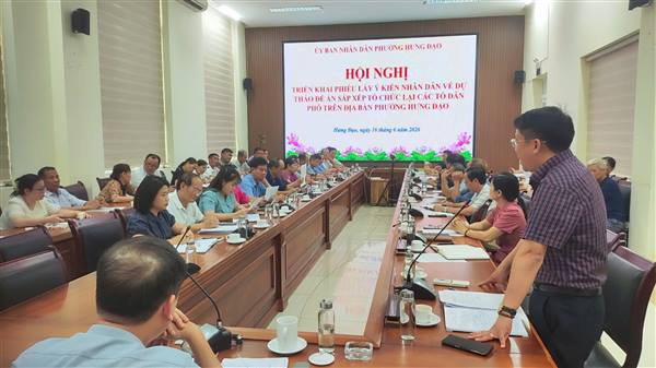 Hội nghị triển khai phiếu lấy ý kiến Nhân dân về dự thảo Đề án sắp xếp, tổ chức lại các tổ dân phố trên địa bàn phường Hưng Đạo.