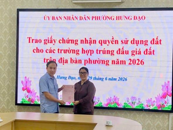 THÔNG TIN KẾT QUẢ ĐẤU GIÁ QUYỀN SỬ DỤNG ĐẤT VÀ TRAO GIẤY CHỨNG NHẬN QUYỀN SỬ DỤNG ĐẤT