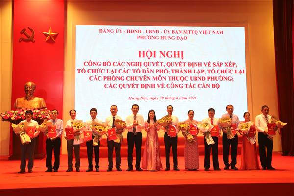 Phường Hưng Đạo công bố các quyết định sắp xếp tổ dân phố, kiện toàn tổ chức bộ máy và công tác cán bộ