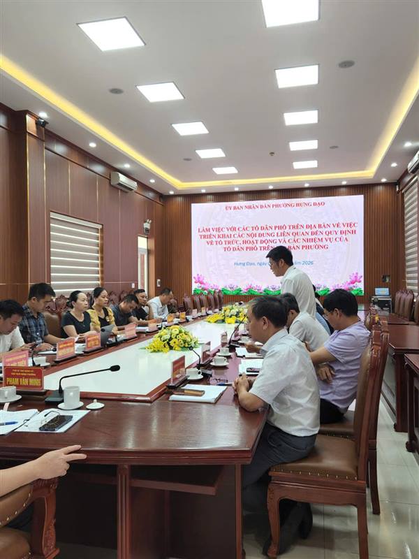 UBND PHƯỜNG HƯNG ĐẠO TỔ CHỨC BUỔI LÀM VIỆC VỚI CÁC TỔ DÂN PHỐ: TRIỂN KHAI CÁC QUY ĐỊNH VỀ TỔ CHỨC, HOẠT ĐỘNG VÀ NHIỆM VỤ TRỌNG TÂM 6 THÁNG CUỐI NĂM