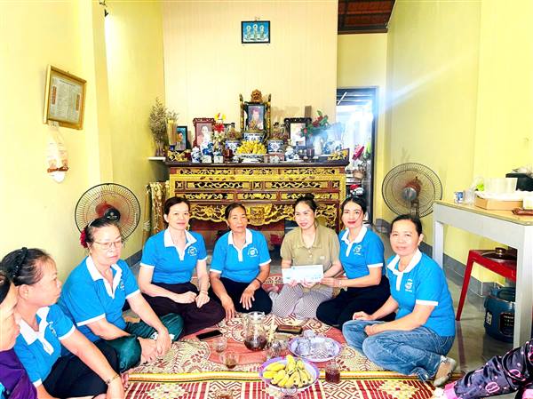 GẦN 25 TRIỆU ĐỒNG ĐƯỢC HỘI LHPN PHƯỜNG HƯNG ĐẠO TRAO TẶNG, SẺ CHIA KỊP THỜI CÙNG GIA ĐÌNH PHỤ NỮ KHÓ KHĂN