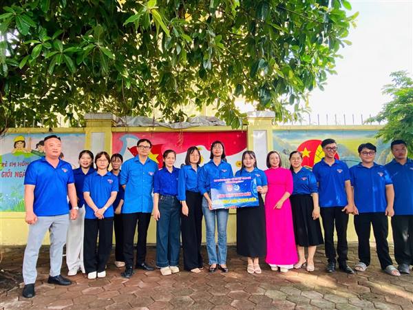ĐOÀN THANH NIÊN PHƯỜNG RA MẮT MÔ HÌNH “DÂN VẬN KHÉO” – CÔNG TRÌNH “BỨC TƯỜNG XANH THANH NIÊN