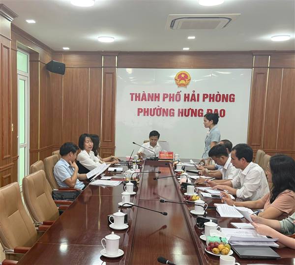 Đoàn Giám sát theo Quyết định số 150-QĐ/BTCTU của Ban Tổ chức Thành ủy giám sát công tác lãnh đạo, chỉ đạo và tổ chức thực hiện việc quản lý hồ sơ đảng viên, kết nạp đảng viên tại Đảng ủy phường Hưng Đạo