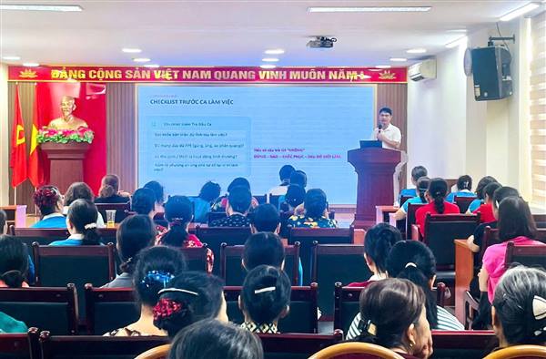 HỘI LHPN PHƯỜNG HƯNG ĐẠO TỔ CHỨC TẬP HUẤN VỆ SINH AN TOÀN LAO ĐỘNG VÀ PHÂN LOẠI, XỬ LÝ RÁC THẢI TẠI NGUỒN
