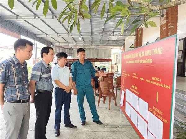 Xã Hùng Thắng tổ chức khám tuyển nghĩa vụ quân sự và nghĩa vụ tham gia Công an nhân dân năm 2026