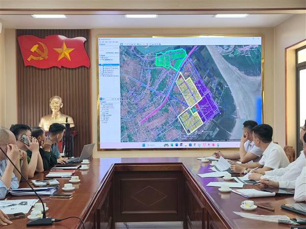 UBND xã làm việc với doanh nghiệp về công tác giải phóng mặt bằng Khu công nghiệp Tiên Lãng 1