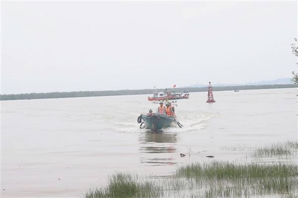 Xã Hùng Thắng Diễn tập phòng thủ dân sự năm 2026 với chủ đề “Ứng phó bão mạnh, nước dâng và tìm kiếm cứu nạn trên biển”