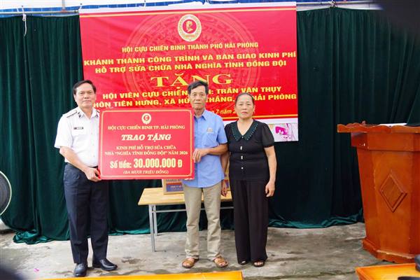 HỘI CCB TP HẢI PHÒNG BÀN GIAO KINH PHÍ HỖ TRỢ SỬA CHỮA VÀ KHÁNH THÀNH NHÀ “NGHĨA TÌNH CỰU CHIẾN BINH” TẠI XÃ HÙNG THẮNG