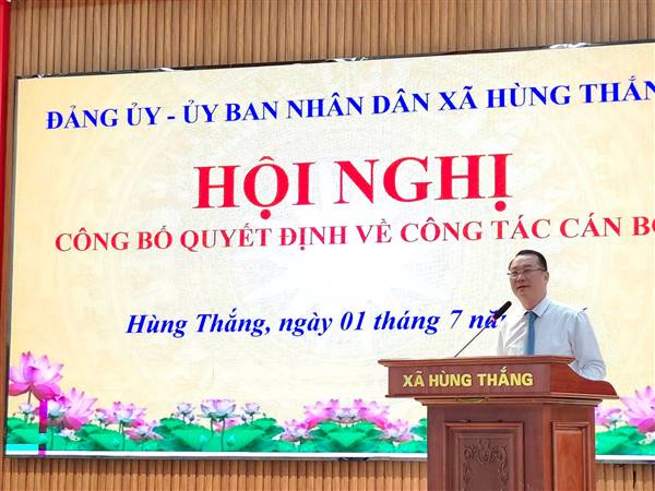  Xã Hùng Thắng công bố các quyết định về công tác cán bộ