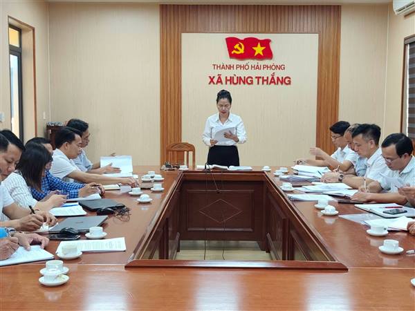 Ban Kinh tế - Ngân sách Hội đồng nhân dân xã thẩm tra các báo cáo, tờ trình, dự thảo nghị quyết trình Kỳ họp thứ 3 Hội đồng nhân dân xã khóa II