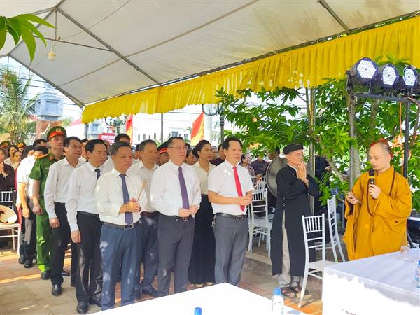 TRI ÂN CÁC ANH HÙNG LIỆT SĨ – THẮP SÁNG ĐẠO LÝ "UỐNG NƯỚC NHỚ NGUỒN" 