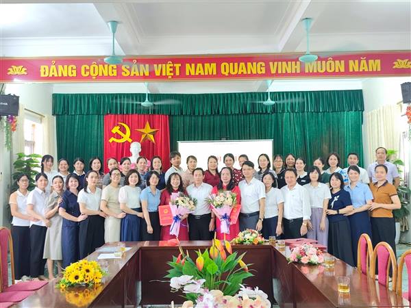 XÃ HÙNG THẮNG CÔNG BỐ CÁC QUYẾT ĐỊNH VỀ CÔNG TÁC CÁN BỘ TẠI TRƯỜNG TRUNG HỌC CƠ SỞ VINH QUANG