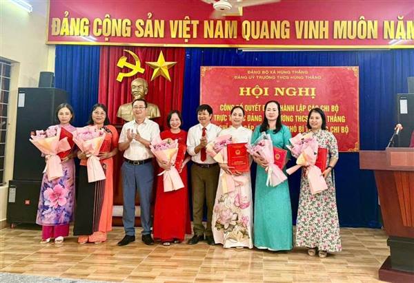 ĐẢNG BỘ TRƯỜNG THCS HÙNG THẮNG CÔNG BỐ QUYẾT ĐỊNH THÀNH LẬP CÁC CHI BỘ TRỰC THUỘC