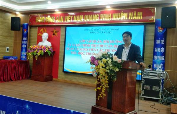 Tổ chức lớp bồi dưỡng, tập huấn lý luận chính trị năm 2025 cho đội ngũ cán bộ lãnh đạo quản lý, giáo viên các trường học trên địa bàn xã Kẻ Sặt