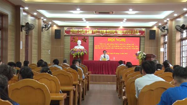 Đ/c Bùi Sỹ Hoàn - Bí thư Đảng ủy, Chủ tịch HĐND xã tiếp xúc, đối thoại trực tiếp với cán bộ, hội viên Hội LHPN và Đoàn thanh niên trên địa bàn