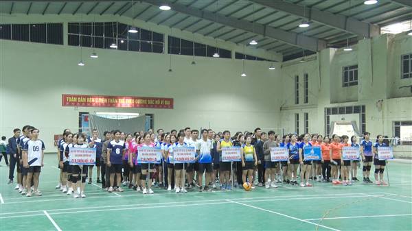 120 VĐV tham gia tranh tài tại Giải Bóng chuyền hơi xã Kẻ Sặt năm 2025