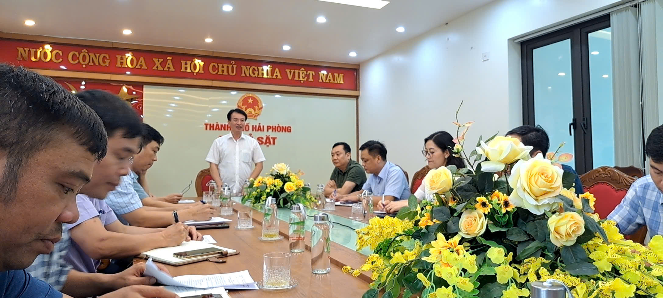 đồng chí Nguyễn Đức Tuấn- Ủy viên BTV thành ủy, Phó Chủ tịch thường trực UBMTTQ TP trưởng đoàn quán triệt nội dung kiểm tra