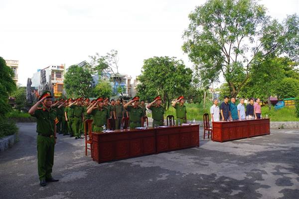 Công an xã Kẻ Sặt đã tổ chức Lễ ra quân tấn công, trấn áp tội phạm, đảm bảo an ninh trật tự, bảo vệ tuyệt đối an ninh, an toàn Đại hội Đảng bộ các cấp