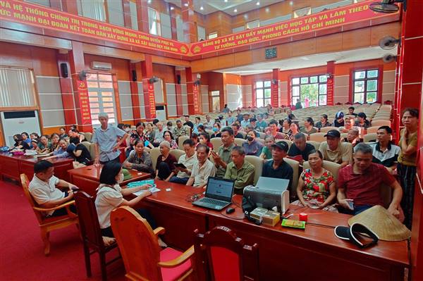 Ngày đầu tổ chức trao quà tết độc lập cho nhân dân xã Kẻ Sặt