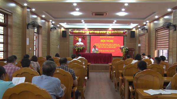 Đồng chí Bí thư Đảng ủy, Chủ tịch HĐND xã tiếp xúc, đối thoại trực tiếp với nhân dân các thôn Vĩnh Lại, Lại, Mòi và Hồ Liễn