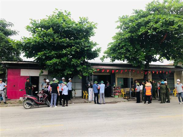 UBND xã tổ chức cưỡng chế thu hồi đất thực hiện dự án Nạo vét và gia cố kênh trung thuỷ nông Sặt - Phủ trên địa bàn xã