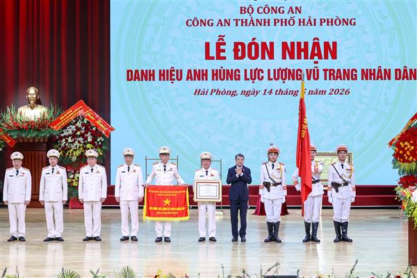 Thủ tướng Chính Phủ Lê Minh Hưng trao danh hiệu Anh hùng Lực lượng vũ trang nhân dân tặng Công an Thành phố Hải Phòng 