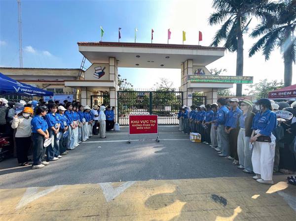 Kỳ thi tuyển sinh lớp 10 THPT năm học 2026-2027 trên địa bàn xã diễn ra an toàn, nghiêm túc, đúng quy chế.