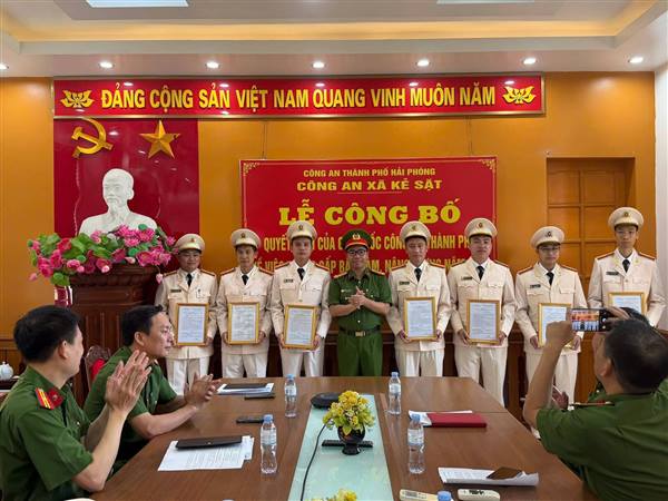 CÔNG AN XÃ KẺ SẶT TỔ CHỨC LỄ CÔNG BỐ QUYẾT ĐỊNH THĂNG CẤP BẬC HÀM, NÂNG LƯƠNG NĂM 2026