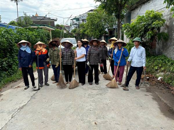 HỘI NÔNG DÂN XÃ KẺ SẶT RA QUÂN VỆ SINH MÔI TRƯỜNG HƯỞNG ỨNG NGÀY MÔI TRƯỜNG THẾ GIỚI VÀ RA MẮT MÔ HÌNH NÔNG DÂN THAM GIA BẢO VỆ MÔI TRƯỜNG, ỨNG PHÓ VỚI BIẾN ĐỔI KHÍ HẬU