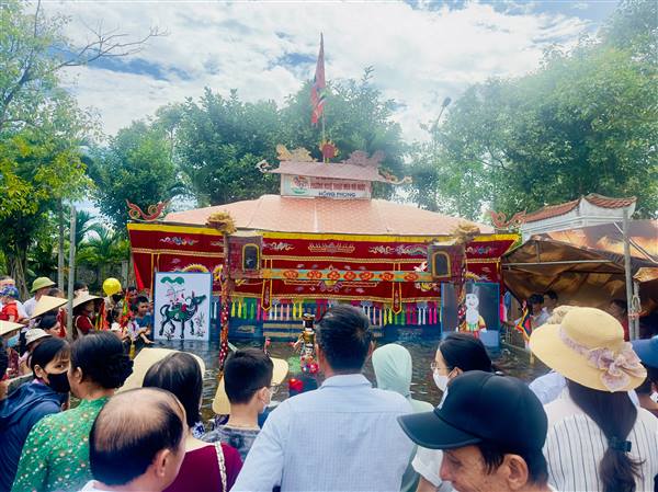 PHƯỜNG MÚA RỐI NƯỚC HỒNG PHONG – ĐIỂM DU LỊCH VĂN HOÁ THU HÚT DU KHÁCH GẦN XA.