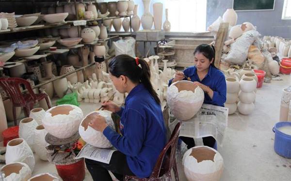 Bãi bỏ lệ phí môn bài; miễn thuế thu nhập doanh nghiệp cho doanh nghiệp nhỏ và vừa trong 3 năm đầu thành lập