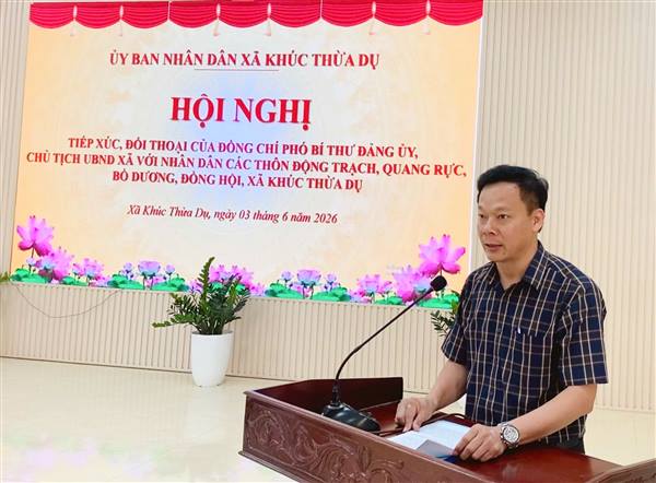 ĐỒNG CHÍ CHỦ TỊCH UBND XÃ KHÚC THỪA DỤ ĐỐI THOẠI TRỰC TIẾP VỚI NHÂN DÂN CÁC THÔN
