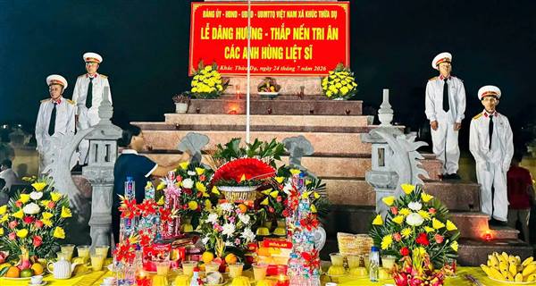 XÃ KHÚC THỪA DỤ TỔ CHỨC LỄ CẦU SIÊU VÀ DÂNG HƯƠNG, THẮP NẾN TRI ÂN CÁC ANH HÙNG LIỆT SĨ.