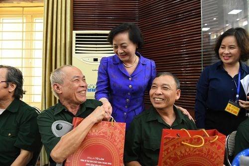 Hướng dẫn trao quà của Chủ tịch nước cho người có công nhân dịp 27/7/2026