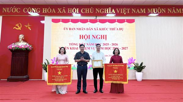 Xã Khúc Thừa Dụ: Nhiều tập thể, giáo viên được khen thưởng tại Hội nghị tổng kết năm học 2025-2026