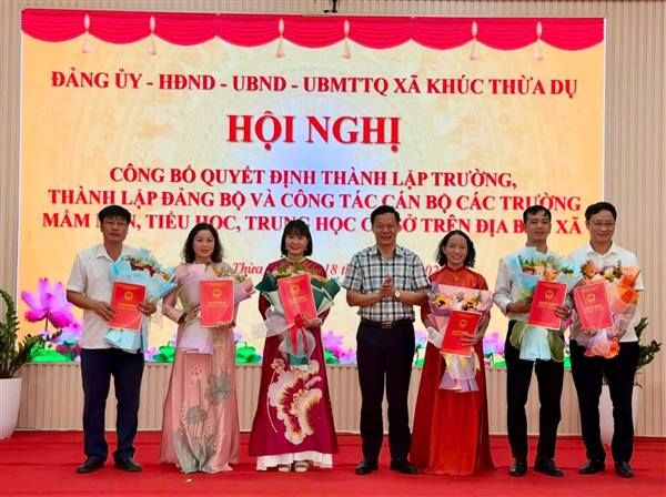 Hội nghị công bố các Quyết định thành lập trường, thành lập Đảng bộ và công tác cán bộ các trường Mầm non, Tiểu học, Trung học cơ sở trên địa bàn xã