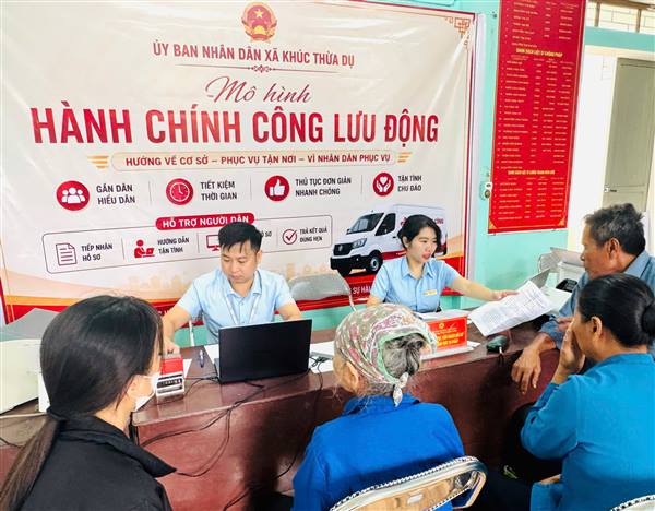 Hành chính công lưu động" – đưa dịch vụ công đến gần dân ở xã Khúc Thừa Dụ