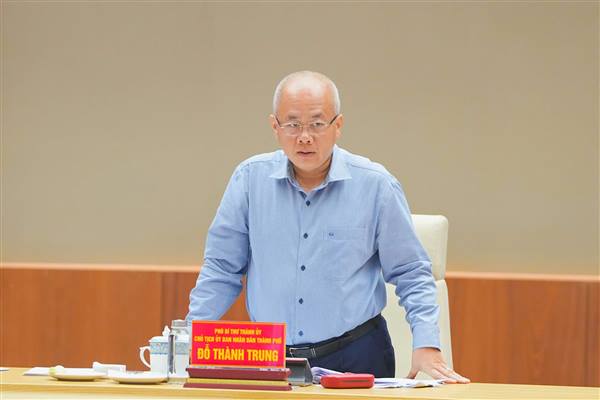 Sáng 28/9, UBND thành phố tổ chức Phiên họp thường kỳ tháng 9 năm 2026 đánh giá kết quả thực hiện nhiệm vụ phát triển kinh tế - xã hội tháng 9, quý III và 9 tháng đầu năm; đồng thời triển khai các giải pháp trọng tâm quý IV/2026 theo hình thức trực tiếp kết hợp trực tuyến tới các điểm cầu cấp xã, phường, đặc khu trên địa bàn thành phố. 