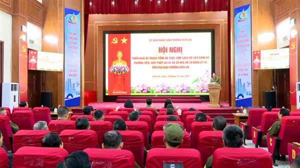 Hội nghị triển khai Kế hoạch tổng rà soát, làm sạch dữ liệu đăng ký phương tiện, Giấy phép lái xe và số hóa hồ sơ đăng ký xe trên địa bàn phường.