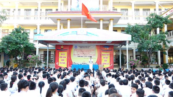 Trường Tiểu học Quán Trữ tổ chức tuyên truyền, giáo dục an toàn giao thông, phòng chống ma túy, phòng cháy chữa cháy, phòng chống xâm hại trẻ em và an ninh mạng cho học sinh

