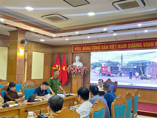 Hội nghị triển khai quyết định cưỡng chế thu hồi đất đối với ông Hoàng Văn Thắng, vợ là bà Hoàng Thị Lụa thực hiện Dự án khu đô thị mới và chỉnh trang đô thị.