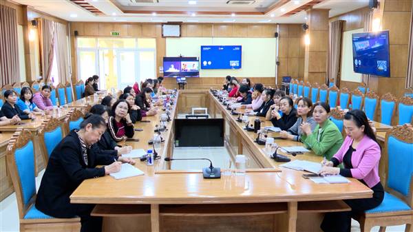 Đội ngũ cán bộ Hội Liên hiệp phụ nữ phường Kiến An tham dự tập huấn trực tuyến nghiệp vụ công tác hội dành cho cán bộ Hội Liên hiệp phụ nữ cấp xã/phường