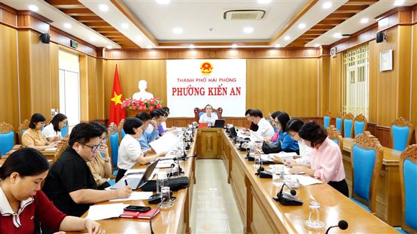 UBND phường tổ chức cuộc họp nghe báo cáo công tác xây dựng dự toán ngân sách nhà nước năm 2026