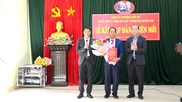 Chi bộ Công ty TNHH Sản xuất Thương mại Quang Nam tổ chức Lễ kết nạp đảng viên