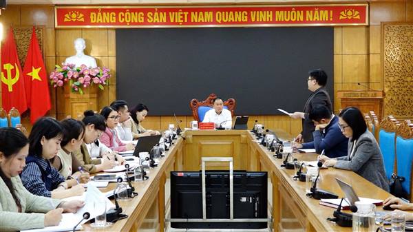 Ủy ban nhân dân phường tổ chức cuộc họp nghe báo cáo thực hiện các chỉ số đánh giá chất lượng phục vụ người dân, doanh nghiệp trong thực hiện thủ tục hành chính, kết quả thực hiện nhiệm vụ Bộ chỉ số cải cách hành chính năm 2025