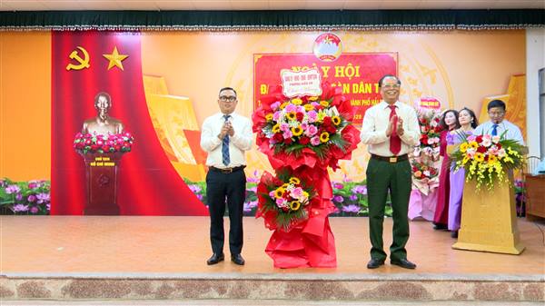 Đồng chí Nguyễn Tiến Thọ – Uỷ viên Ban Thường vụ Đảng uỷ phường, Phó Chủ tịch HĐND phường dự Ngày hội Đại đoàn kết toàn dân tộc tại Tổ dân phố Lê Duẩn 1